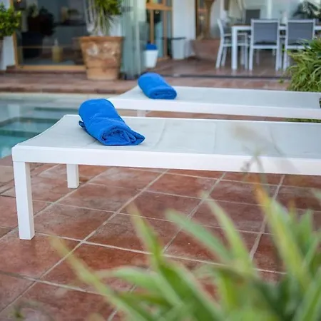Вилла Exclusive Cotobro & Pool *