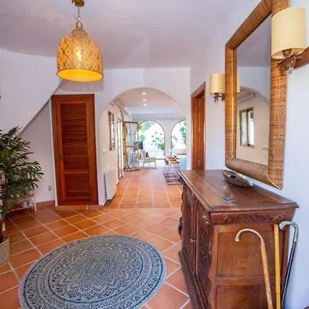 Вилла Exclusive Cotobro & Pool *